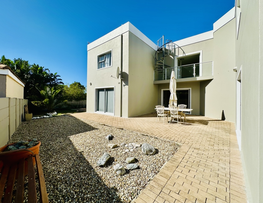5 Bedroom Property for Sale in Vermont Western Cape